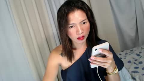kylie jenner red lips online show from September 15, 2025, 11:10 am