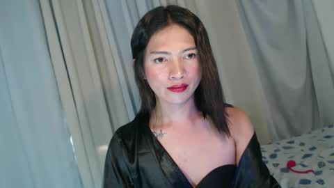 kylie jenner red lips online show from September 19, 2025, 6:37 am