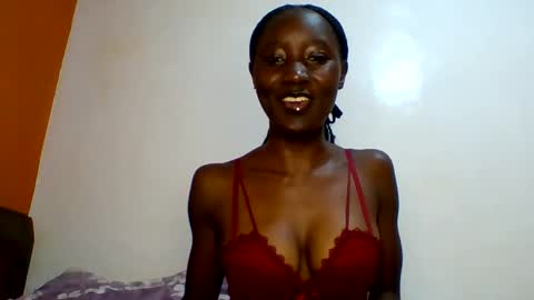 Snapshot of sexylucia5 chatting on June 1, 2026, 1:24 pm sexylucia5 online show from June 1, 2026, 1:24 pm