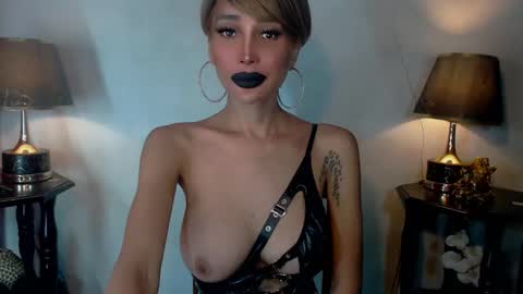 Snapshot of sexylusty2258 chatting on May 23, 2026, 3:01 am Queen Sofia online show from May 23, 2026, 3:01 am