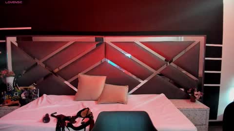 N A F online show from September 19, 2025, 8:20 pm