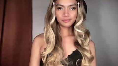 Snapshot of sexynakedweapon chatting on May 27, 2026, 10:51 pm LIEZEL online show from May 27, 2026, 10:51 pm