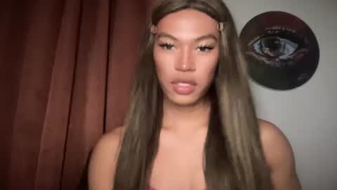 Snapshot of sexynakedweapon chatting on May 28, 2026, 10:56 am LIEZEL online show from May 28, 2026, 10:56 am