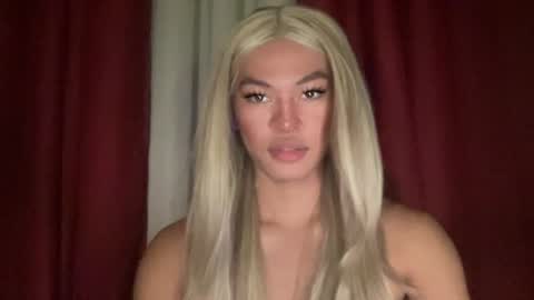 Snapshot of sexynakedweapon chatting on June 4, 2026, 3:40 pm LIEZEL online show from June 4, 2026, 3:40 pm