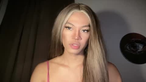 Snapshot of sexynakedweapon chatting on June 9, 2026, 6:52 pm LIEZEL online show from June 9, 2026, 6:52 pm