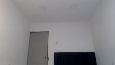 Natalia Duran online show from April 22, 2026, 7:04 pm