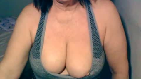Snapshot of sexyoldwet chatting on September 18, 2025, 9:50 pm AnneSofia online show from September 18, 2025, 9:50 pm