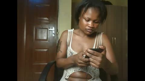 Snapshot of sexyqueenivy chatting on October 26, 2025, 10:32 am queenivy online show from October 26, 2025, 10:32 am