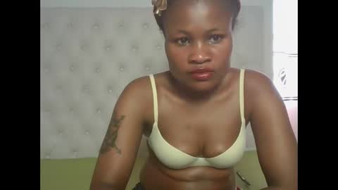 Snapshot of sexyqueenivy chatting on December 15, 2025, 12:20 pm queenivy online show from December 15, 2025, 12:20 pm