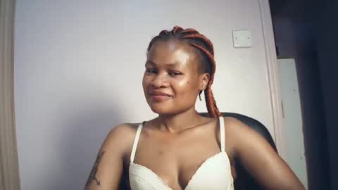 Snapshot of sexyqueenivy chatting on December 18, 2025, 9:43 pm queenivy online show from December 18, 2025, 9:43 pm