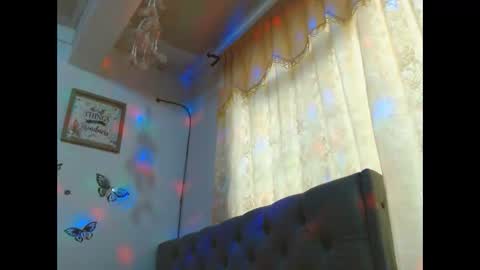 Venus Independent Model online show from October 17, 2025, 6:43 pm