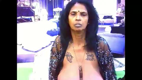 sexyva4u2luv online show from November 6, 2025, 6:53 pm