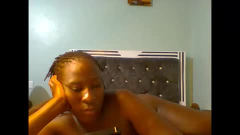 VIVIAN online show from February 5, 2025, 8:14 pm