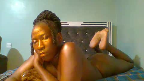 VIVIAN online show from March 12, 2025, 10:48 am