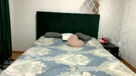 Sexycouple online show from April 16, 2026, 3:35 pm