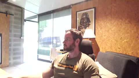 shad0w_hunter online show from April 10, 2026, 12:10 pm