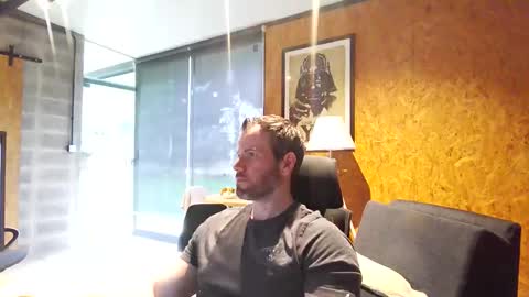 shad0w_hunter online show from April 16, 2026, 1:45 pm