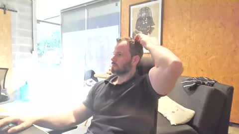 shad0w_hunter online show from April 27, 2026, 6:06 pm