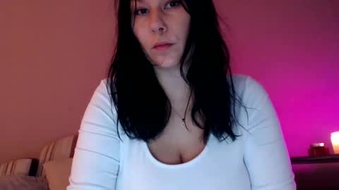 Mila online show from October 21, 2025, 6:03 am