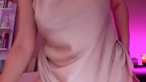 Snapshot of shakeit_good chatting on May 24, 2026, 7:02 am Mila online show from May 24, 2026, 7:02 am