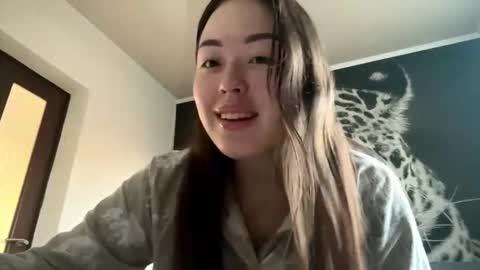 Hana online show from November 19, 2025, 3:06 am