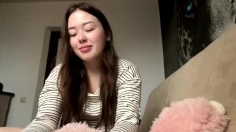 Hana online show from November 30, 2025, 3:43 am