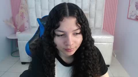 Shalon  online show from October 25, 2025, 1:29 pm