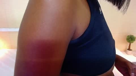 Snapshot of shamira_moore chatting on December 2, 2024, 3:47 pm Catalina online show from December 2, 2024, 3:47 pm