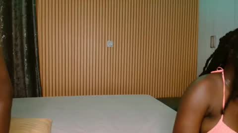 Shaniz online show from November 8, 2025, 3:56 pm