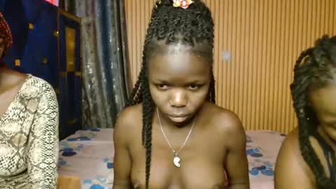 Shaniz online show from November 16, 2025, 3:06 pm