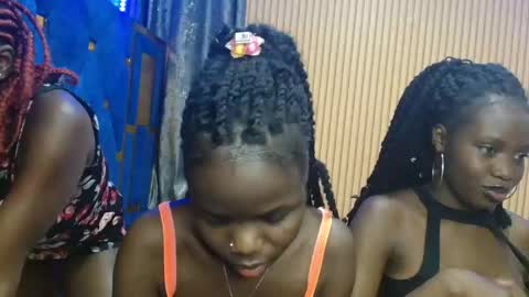 Shaniz online show from November 26, 2025, 5:14 pm