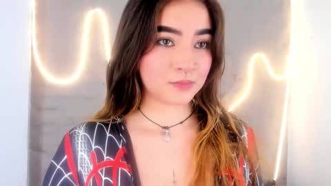 Shanntal  online show from February 4, 2026, 7:42 pm