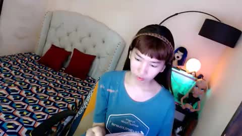 SHANTA FOX  s online show from November 4, 2025, 1:27 am