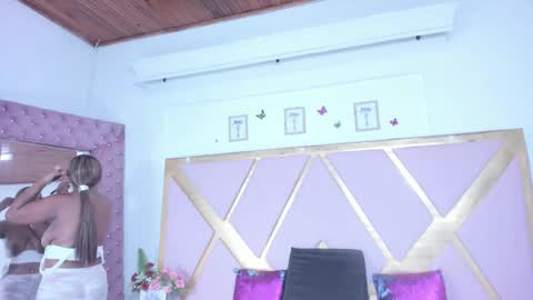 Snapshot of shantallfoxxie chatting on December 21, 2025, 12:45 pm shantallfoxxie online show from December 21, 2025, 12:45 pm