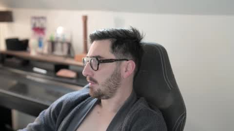 Snapshot of shape80 chatting on November 8, 2025, 8:47 am frenchy boy online show from November 8, 2025, 8:47 am