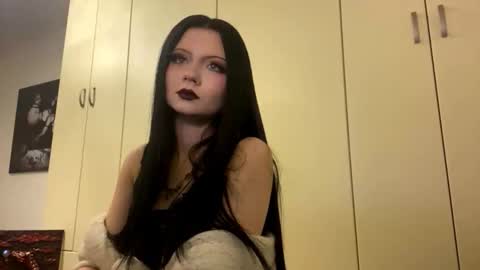 Angie online show from October 16, 2025, 4:08 pm