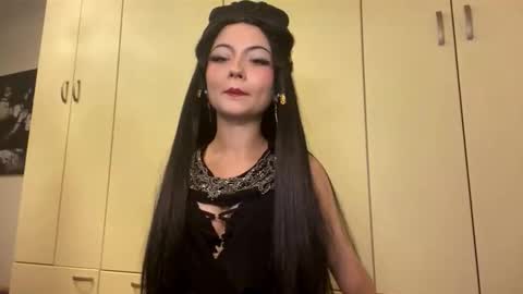 Angie online show from October 18, 2025, 6:19 pm