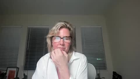 Sharkgirl online show from December 1, 2024, 11:47 pm