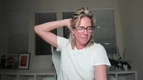 Sharkgirl online show from December 20, 2024, 1:03 am