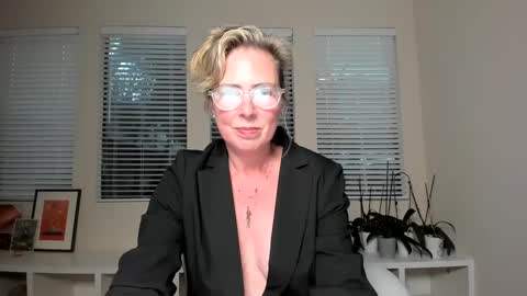 Sharkgirl online show from December 24, 2024, 11:33 pm