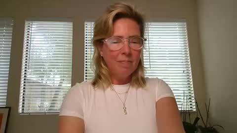 Sharkgirl online show from December 28, 2024, 4:52 pm