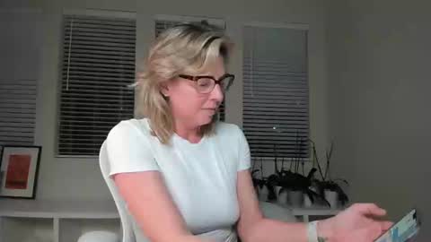 Sharkgirl online show from December 29, 2024, 12:30 am