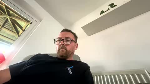 Sharksboy online show from April 1, 2026, 12:17 pm