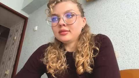 Snapshot of sharleencombest chatting on March 26, 2026, 11:38 am Lola online show from March 26, 2026, 11:38 am