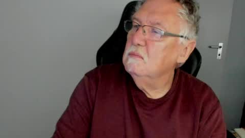 sharlots_pet online show from May 16, 2026, 10:12 am