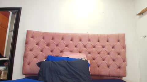 Snapshot of sharlott_kiss chatting on December 31, 2024, 12:15 pm Sharlott online show from December 31, 2024, 12:15 pm