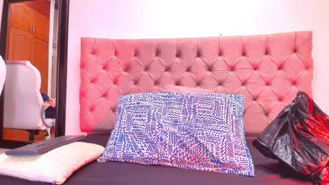 Snapshot of sharlott_kiss chatting on February 2, 2025, 12:13 pm Sharlott online show from February 2, 2025, 12:13 pm