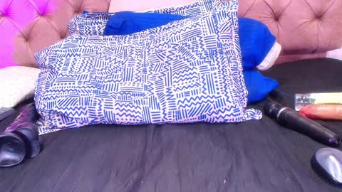 Snapshot of sharlott_kiss chatting on February 3, 2025, 5:56 pm Sharlott online show from February 3, 2025, 5:56 pm