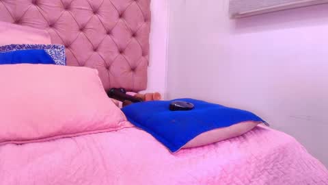 Snapshot of sharlott_kiss chatting on February 7, 2025, 6:02 pm Sharlott online show from February 7, 2025, 6:02 pm