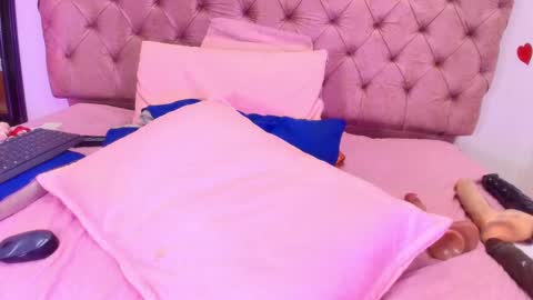 Snapshot of sharlott_kiss chatting on February 22, 2025, 3:36 pm Sharlott online show from February 22, 2025, 3:36 pm